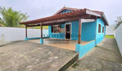 CASA A VENDA. EXELENTE OPORTUNIDADE A 550M DO MAR