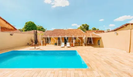 Casa no bairro Vila Mendonça com piscina