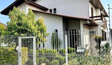 Casa com 4 quartos à venda no Rio Branco, Caxias do Sul  por R$ 1.050.000
