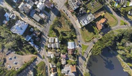 Terreno à venda no Desvio Rizzo, Caxias do Sul  por R$ 349.000