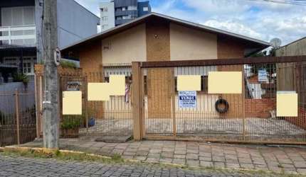 Casa com 5 quartos à venda no Madureira, Caxias do Sul  por R$ 689.000