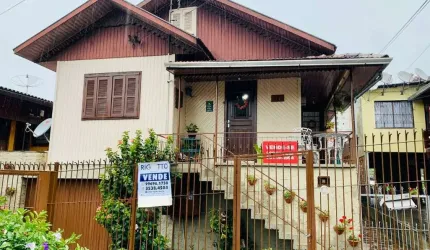 Casa com 6 quartos à venda no Rio Branco, Caxias do Sul  por R$ 460.000
