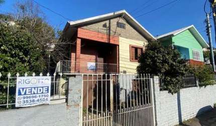 Casa com 3 quartos à venda no Floresta, Caxias do Sul  por R$ 450.000