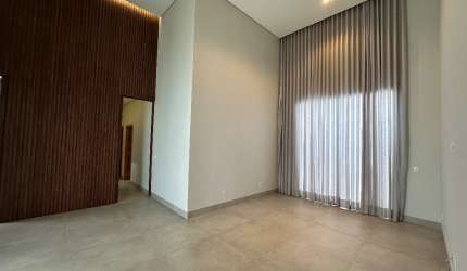 Linda Casa a venda no Condomínio Jardim Versailles