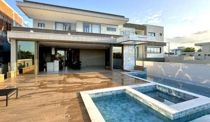 Duplex com  657 m2 Construídos, 4 Suítes, 3 Closets, Hidro, Área Gourmet e Piscina no Arquipélago de Manguinhos