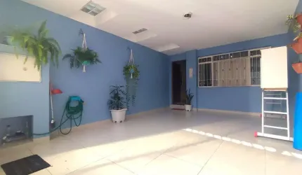 Sobrado Individual com 118m² de área construída e edícula