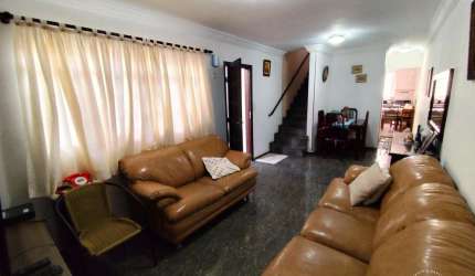 Sobrado 04 Dormitórios 01 Vaga com 119m² - Vila Nhocuné