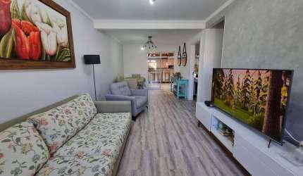 Sobrado à venda a uma quadra do Shopping Jardim das Américas em Curitiba/PR