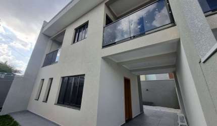 Sobrado à venda no bairro Afonso Pena - São José dos Pinhais/PR