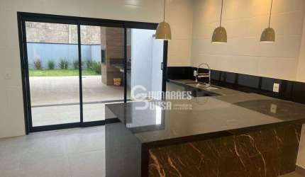 Casa com 3 dormitórios para alugar, 170 m² por R$ 6.956,04/mês - Jacaré - Cabreúva/SP