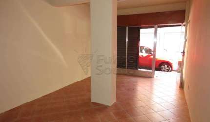 Loja comercial em condomínio no bairro Centro em Pelotas