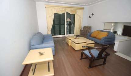 Maravilhosa casa disponível para locação, totalmente mobiliada e com espaços encantadores