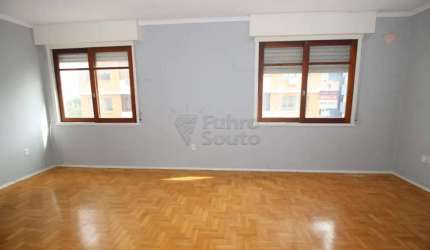 Apartamento Amplo e Iluminado no Edifício Residencial Senador: Conforto no Centro!