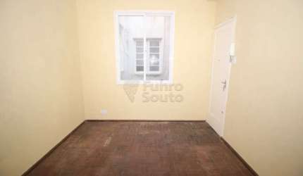Apartamento de 02 dormitórios localizado na Av. Fernando Osório