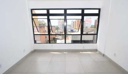 Aluguel de Sala Comercial Ampla com Banheiro Privativo - Edifício Montgris