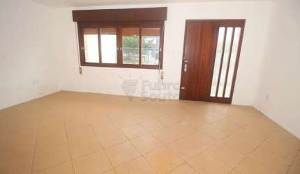 Casa no Centro de Pelotas, Próximo ao HU - Ideal para Residência ou Comércio