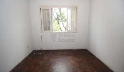 Apartamento amplo e bem localizado na avenida Bento Gonçalves!