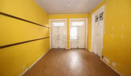 Casa Ampla no Centro de Pelotas - Ideal para Uso Residencial ou Comercial