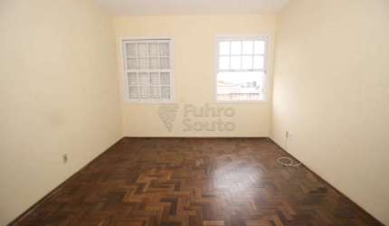Amplo Apartamento com Três Dormitórios no Centro de Pelotas - Espaço e Conforto em Localização Privilegiada