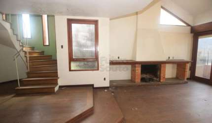 Casa Ampla com 3 Dormitórios no Centro - Conforto, Espaço e Localização Privilegiada!