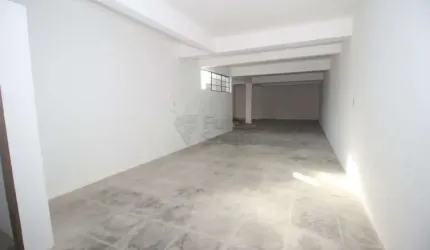 Aluga-se pavilhão comercial em ponto estratégico!