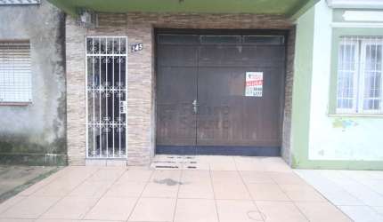Casa com Acesso Independente no Centro de Pelotas - 3 Dormitórios, Garagem e Terraço