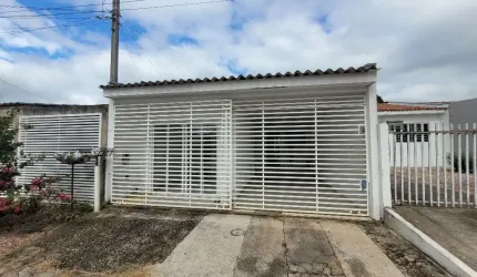 Casa 2 quartos com sala Comercial casa de rua