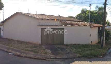CASA 02 QUARTOS 01 SUÍTE - SETOR SANTOS DUMONT