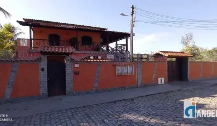 Excelente casa em condomínio com 5 quartos.