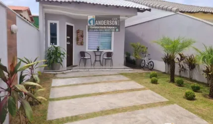 Excelente casa com 2 quartos, piscina e churrasqueira.