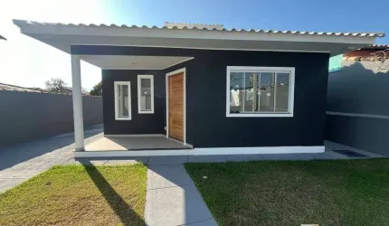 Excelente casa 3 Quartos (1 suíte) com churrasqueira terreno inteiro no Jd. Atlântico Oeste