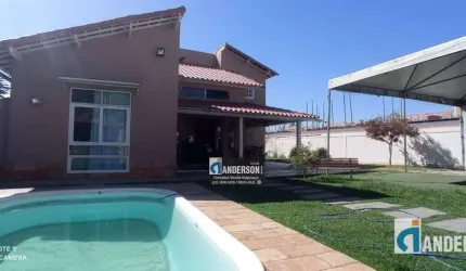 Excelente casa com 4 qurtos