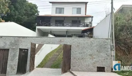 IT86 - Excelente casa dentro de condomínio em Itapeba