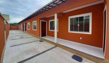 Casa com 2 quartos à venda