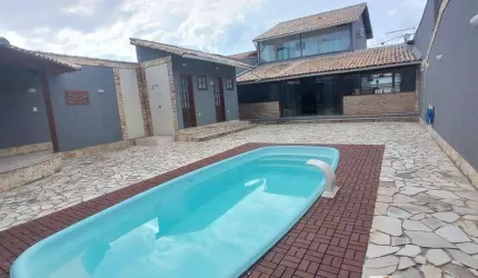 Maravilhosa Casa 3 Quartos (2 suítes) na quadra com piscina e churrasqueira no Jd. Atlântico Oeste