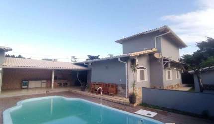 Maravilhosa Casa 3 Quartos (1 suíte) com piscina, churrasqueira e garagem 5 carros no Barroco prox. a praia