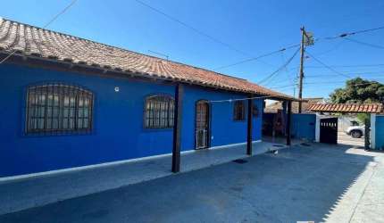 Casa 2 Quartos com churrasqueira e quintal no Jd. Atlântico Oeste