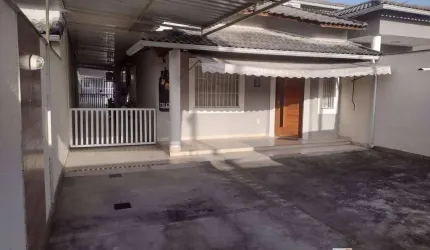 Excelente casa 2 Quartos (1 suíte) com piscina no Jd. Atlântico Oeste