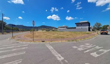 EXCELENTE TERRENO PLANO