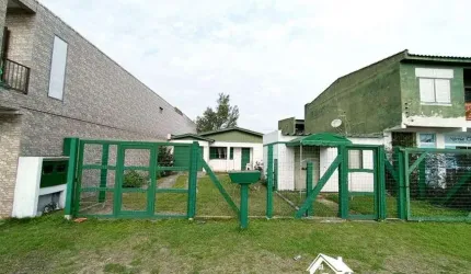 Casa com 3 Dormitórios e Ponto Comercial na Avenida Central em Cidreira/RS