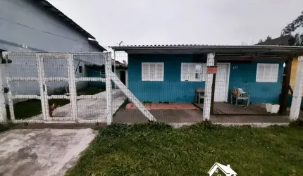 Excelente Casa com 3 Dormitórios no Centro da Praia de Cidreira/RS