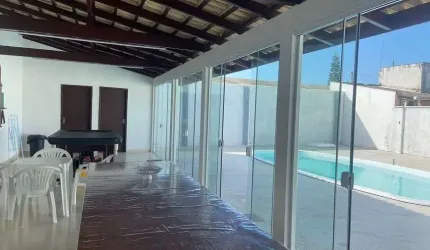Casa de Alto Padrão na Penha: Conforto e Lazer à Beira-Mar