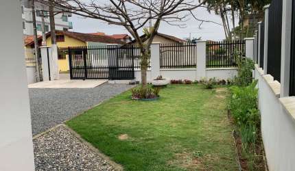 Casa mobiliada em Barra Velha, 4 quartos e lazer completo
