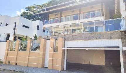 Casa de alto padrão com vista definitiva para o mar!