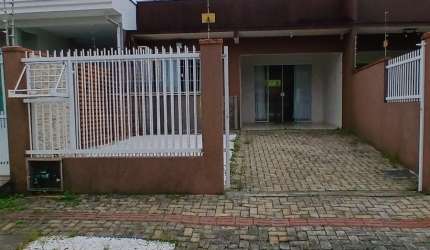 Casa com suíte, mobiliada e pertinho do mar!