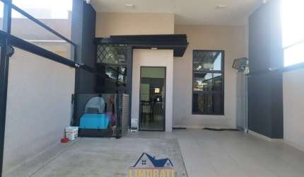 Casa com piscina no centro FRG.