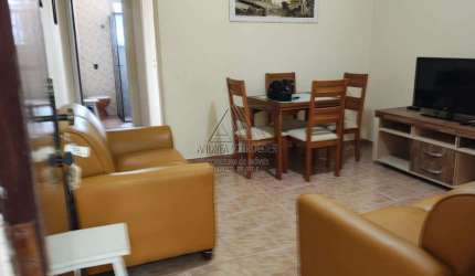 Apartamento muito bem localizado na Av. Paris, uma das ruas mais conhecidas da cidade. Apto antigo mas bem conservado, 1 dormitório, sala, cozinha, banheiro, área de serviço reservada, elevador social