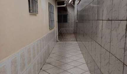 Para quem gosta de casa, veja este achado! Casa a 400mts. da praia possui 4 dorms, 3 suítes, com edícula nos fundos, portão automatizado, está a 4 quadras da praia, próxima do colégio Adventista e com
