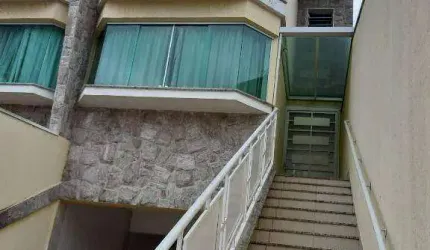 Excelente sobrado à venda na Vila Mangalot
