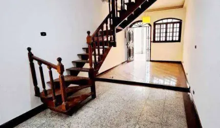 Sobrado em vila com portão coletivo á venda em ótima localização na Vila Romana em São Paulo, SP
